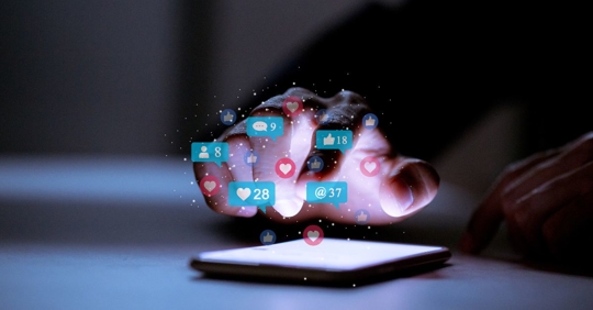 hand using social media